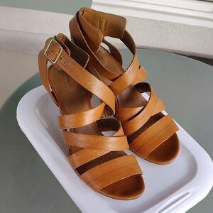 Clarks Sandals Heels Tan 7.5 Wide